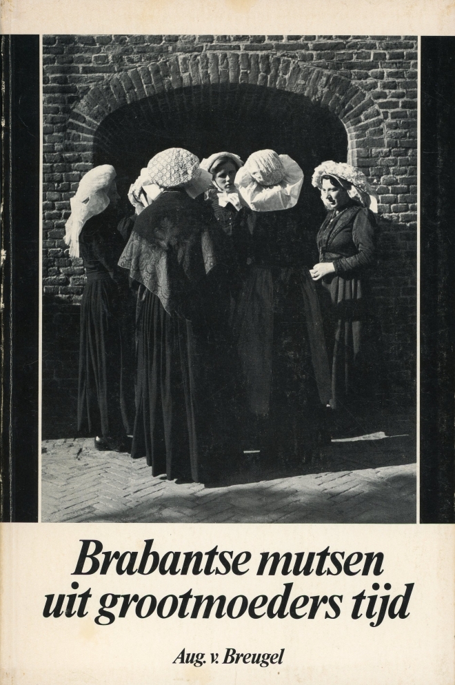brabantse-mutsen-uit-grootmoeders-tijd||https://www.heemkundekringbakelenmilheeze.nl/files/images/boeken/brabantse-mutsen-uit-grootmoeders-tijd_128.jpg