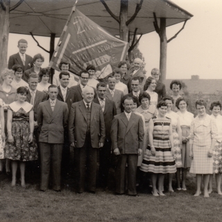 046-Zangkoor Kunst en Vermaak, opgericht in 1935 als mannenkoor, na de oorlog omgezet in een gemengd koor.