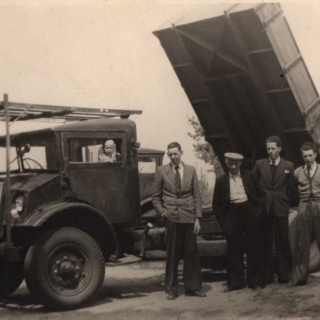 054-Royackers Transport Milheeze. Dit familiebedrijf is in 1938 opgericht door Johannes Royackers en bestaat nog steeds.