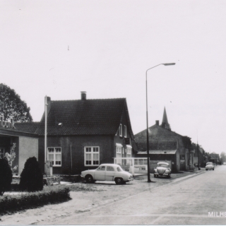 055-In 1962 werd het zestigjarig bestaan van de Boerenleenbank in Milheeze gevierd met als hoogtepunt de opening van dit nieuwe bankgebouw dat aan het Kerkeind stond.