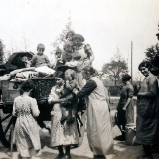 072-Evacuatie burgerbevolking in Milheeze in 1940 in opdracht van het Nederlandse leger. Familie Manders van de Hoeven in Milheeze.