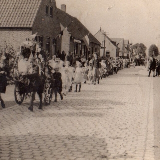 088-Bevrijdingsoptocht Milheeze in september 1944.