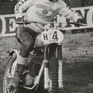 115-Motorcrosser Frans Sigmans uit Bakel begon in 1962 met wedstrijd rijden. Dat heeft hij 25 jaar lang gedaan. Hij behaalde in totaal vijf Nederlandse titels.