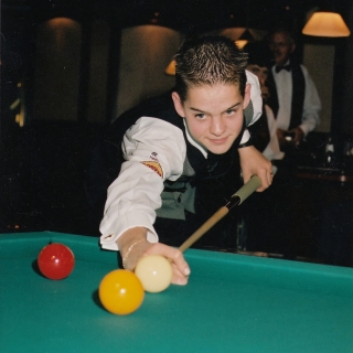 120-Erwin van den Heuvel heeft op jonge leeftijd heel wat ereplaatsen behaald in allerlei onderdelen van de biljartsport. Zo heeft hij op een Nederlands kampioenschap vier keer een eerste plaats bereikt,  hij is kampioen van Zuid-Nederland geweest, twee keer Europees kampioen libre groot en zelfs behaalde hij een derde plaats op het wereldkampioenschap 3-banden groot. Hij was toen 17 jaar. De andere resultaten heeft hij bereikt tussen zijn 13e en 20ste jaar.