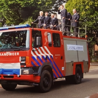 125-De brandweer is landskampioen geworden, reden voor een feestje. Datum: 19-09-2010.