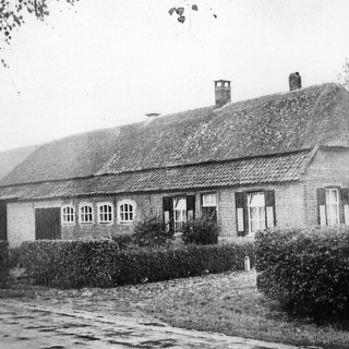 187-Roessel 8 in Bakel. Langgevelboerderij gebouwd in 1875. 