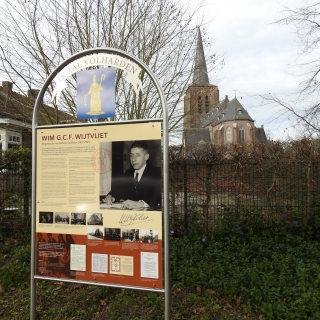 206-Monument voor verzetsburgemeester Wim Wijtvliet, onthuld in oktober 2019, in de Julianastraat in Bakel.