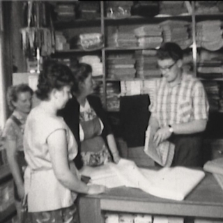 226-Martien Habraken, rechts op de foto, vader van Johan. Foto uit 1960.