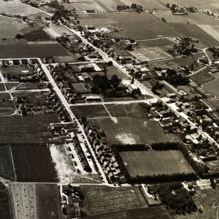 243-Luchtfoto van Milheeze van eind jaren 60 van de vorige eeuw.