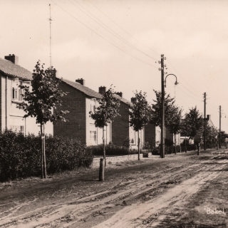248-De Bergstraat in Bakel, nog onverhard. Foto gemaakt rond 1960.