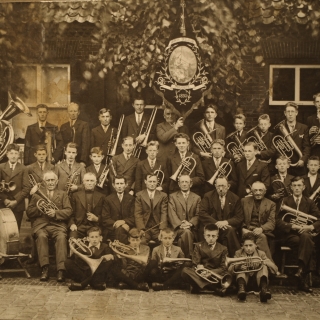 276-Een heel oude vereniging uit Milheeze is fanfare St.-Cecilia, die opgericht is in 1895.