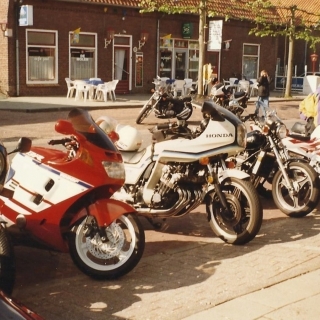 282-Motorclub Laurentia uit Milheeze is opgericht in 1996. De club organiseert toertochten in binnen- en buitenland en andere evenementen. Ook assisteerden ze regelmatig bij de Peelland Truckrun.