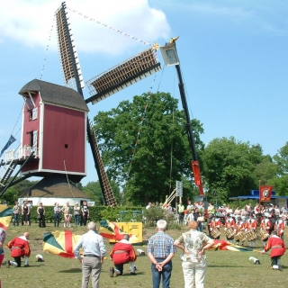 284-Molen Bakel. Jaartal 2014.