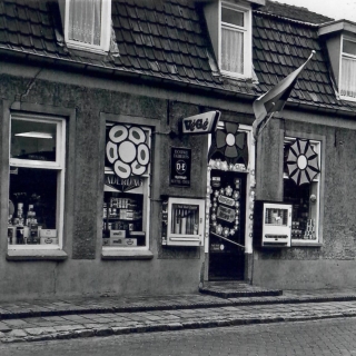 322-Kruidenierswinkel, Kerkeind in Milheeze. Foto gemaakt omstreeks 1970.