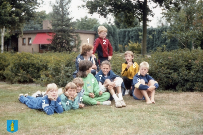 kvw-1986-361-groep-32||https://www.heemkundekringbakelenmilheeze.nl/files/images/kindervakantieweek-1986/kvw-1986-361-groep-32_128.jpg?t=1683978478