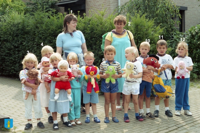 kvw-10-kleuters-groot||https://www.heemkundekringbakelenmilheeze.nl/files/images/kindervakantieweek-1987/kvw-10-kleuters-groot_128.jpg?t=1686390341