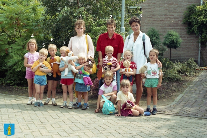 kvw-13-kleuters-groot||https://www.heemkundekringbakelenmilheeze.nl/files/images/kindervakantieweek-1987/kvw-13-kleuters-groot_128.jpg?t=1686390343