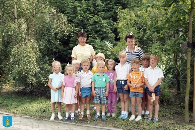 kvw-16-kleuters-groot||https://www.heemkundekringbakelenmilheeze.nl/files/images/kindervakantieweek-1987/kvw-16-kleuters-groot_128.jpg?t=1686390370