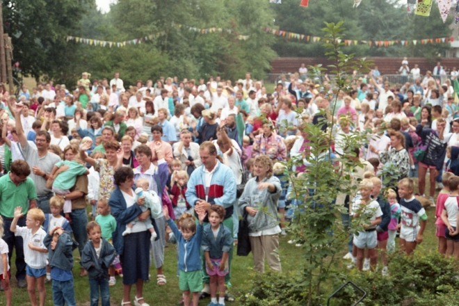 kvw-1989-012-opening-07-augustus||https://www.heemkundekringbakelenmilheeze.nl/files/images/kindervakantieweek-1989/kvw-1989-012-opening-07-augustus_128.jpg?t=1694895324