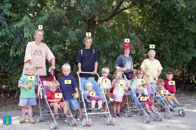 kvw-creche-a||https://www.heemkundekringbakelenmilheeze.nl/files/images/kindervakantieweek-1995/kvw-creche-a_128.jpg?t=1705958972