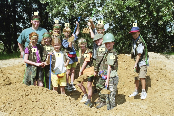 kvw-2000-37||https://www.heemkundekringbakelenmilheeze.nl/files/images/kindervakantieweek-2000/kvw-2000-37_128.jpg?t=1731094186